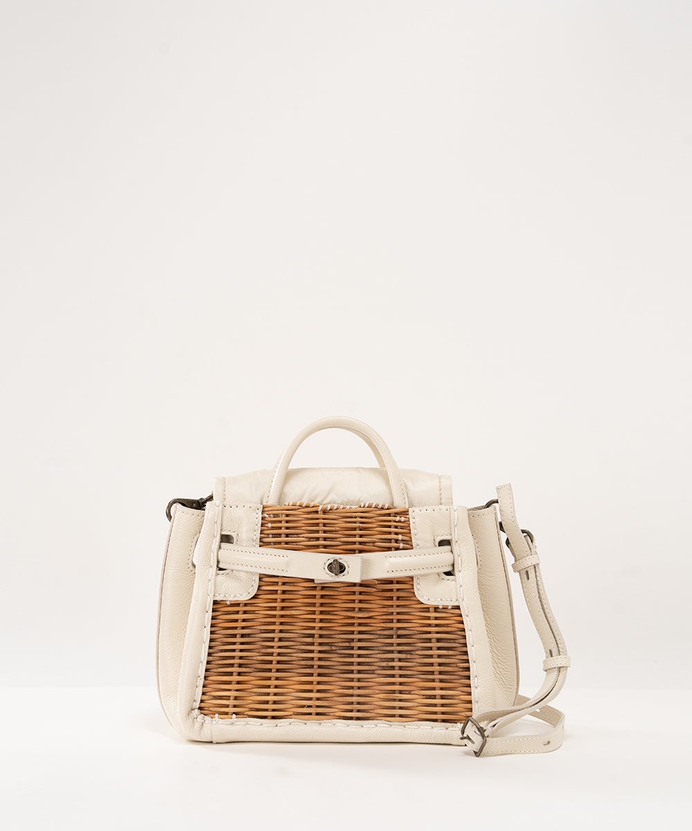 ebagos フニュシュリンク ショルダーベルトバッグ IVORY エバゴス